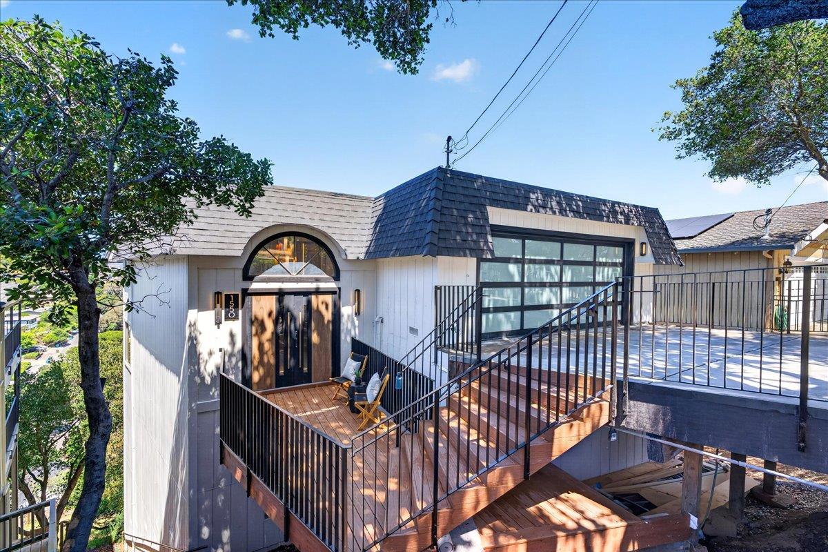 1550 Winding Way