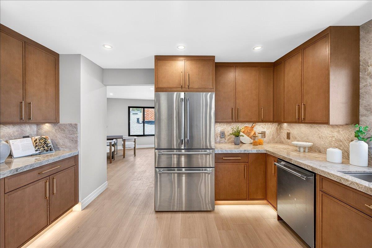 1550 Winding Way