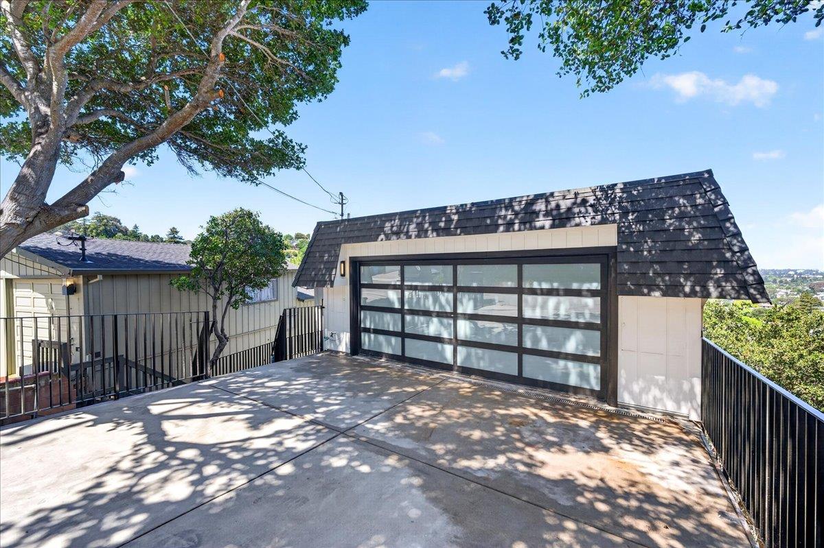 1550 Winding Way