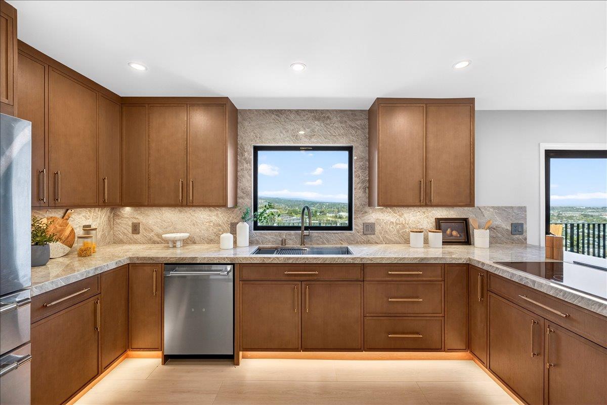 1550 Winding Way