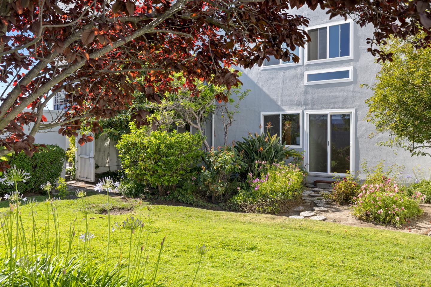 1083 Shell Boulevard 4