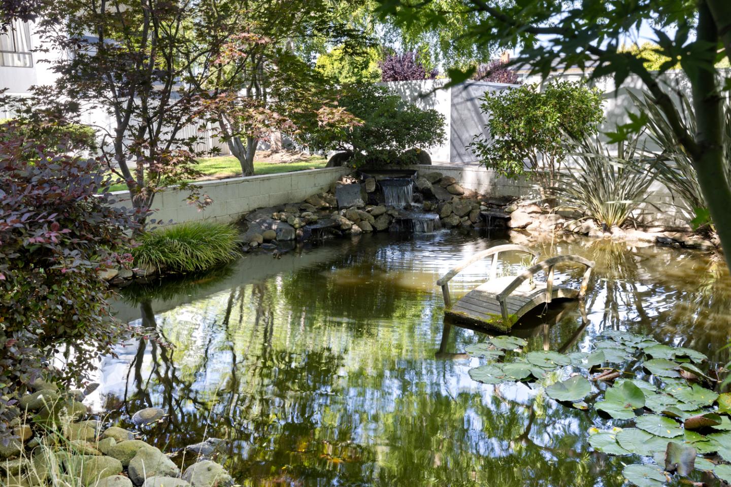 1083 Shell Boulevard 4