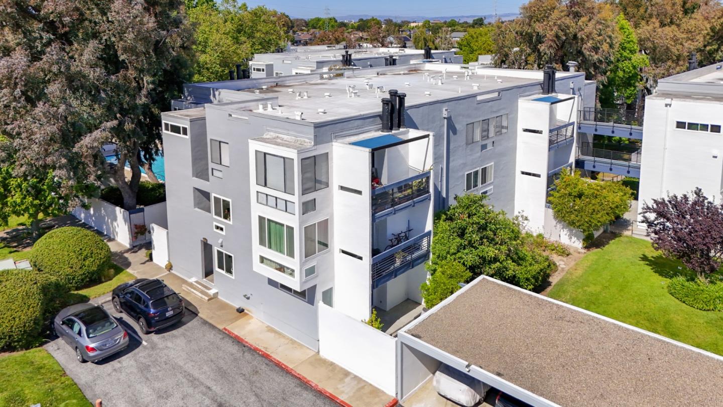 1083 Shell Boulevard 4