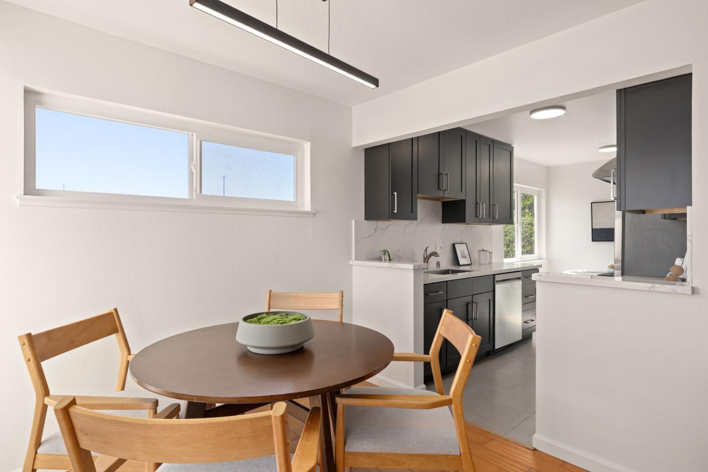 1083 Shell Boulevard 4