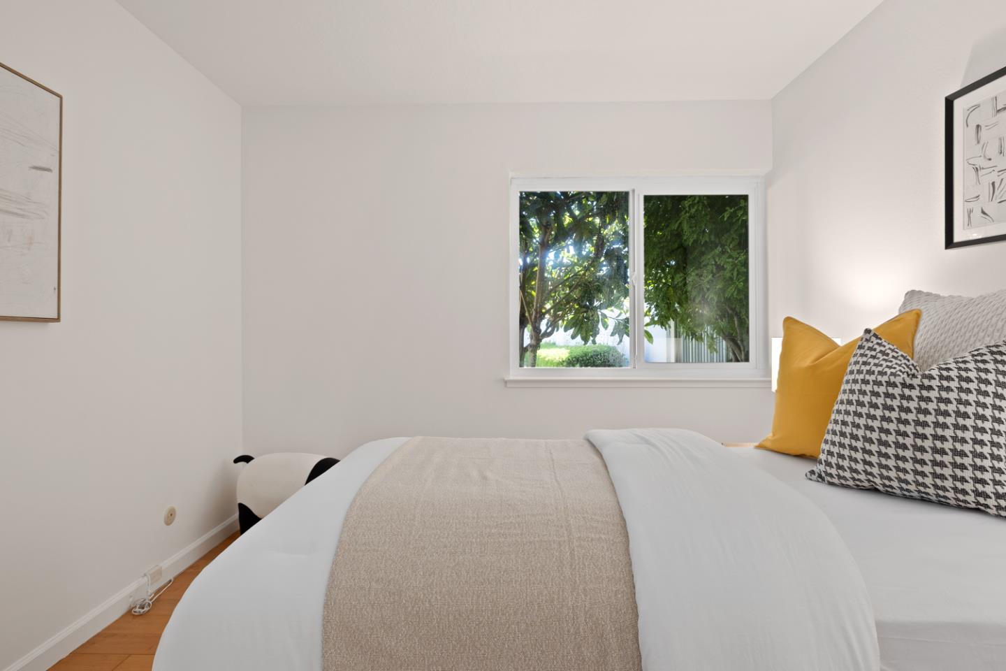 1083 Shell Boulevard 4