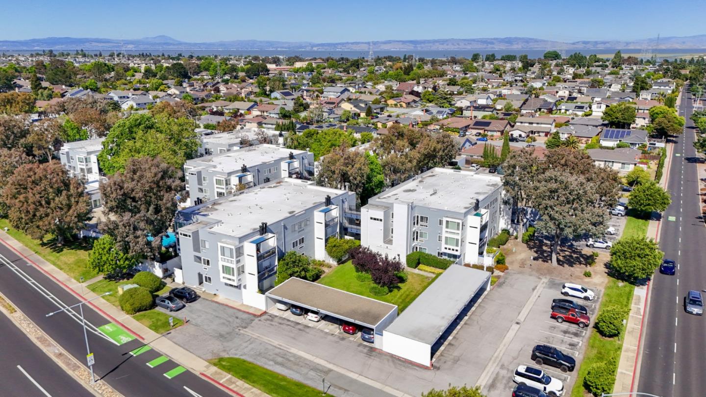 1083 Shell Boulevard 4
