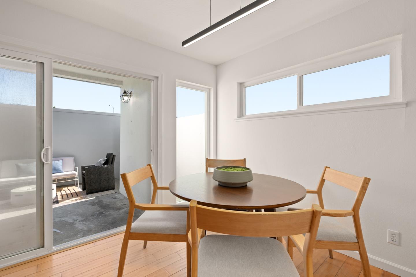 1083 Shell Boulevard 4