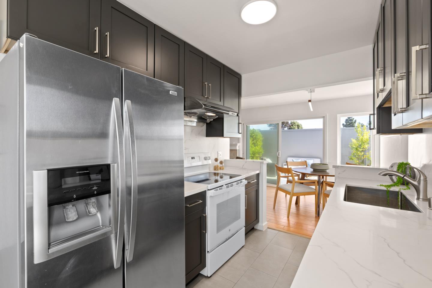 1083 Shell Boulevard 4