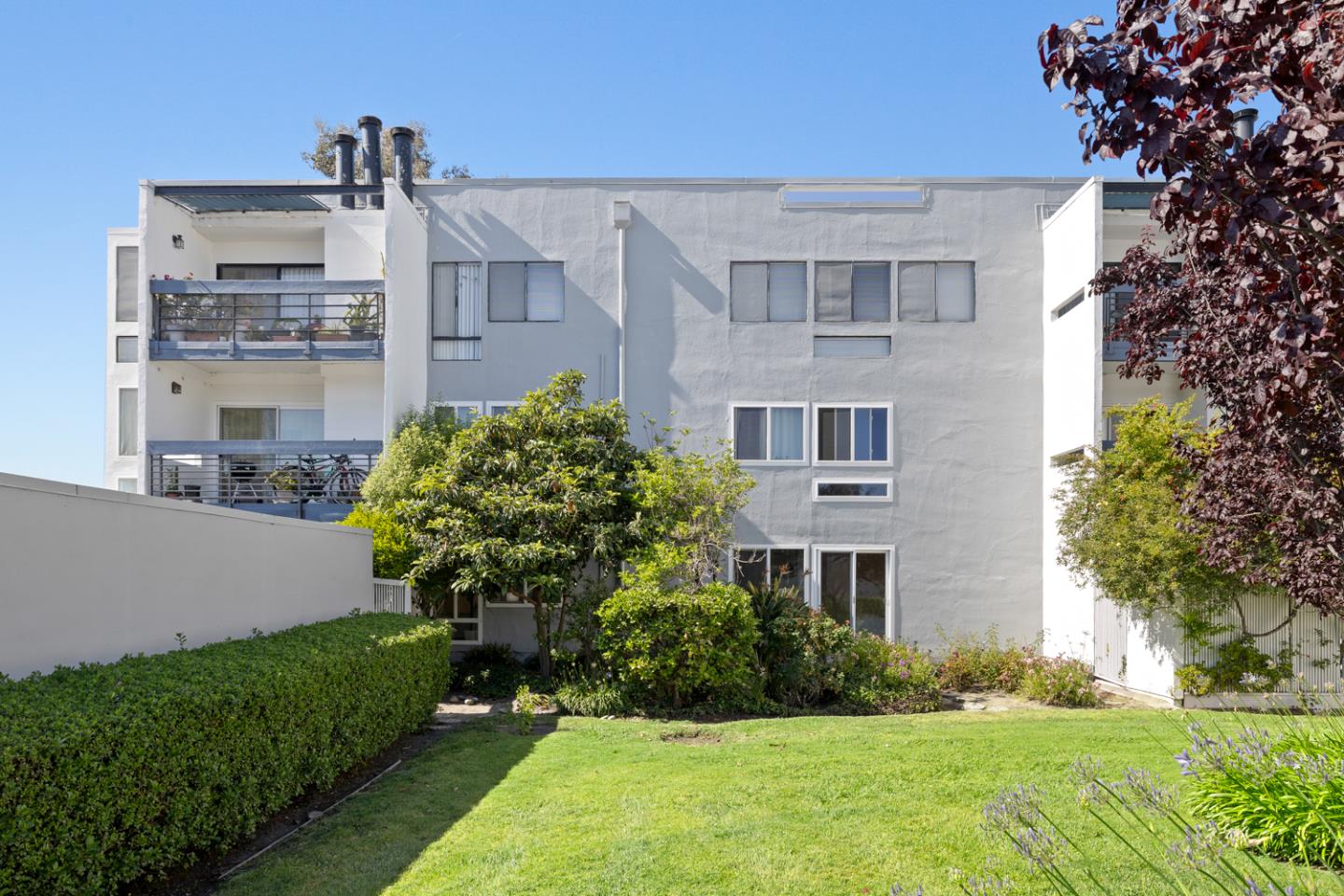 1083 Shell Boulevard 4