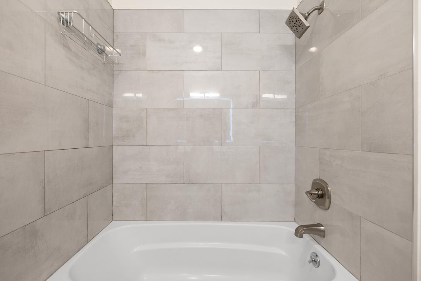 1083 Shell Boulevard 4