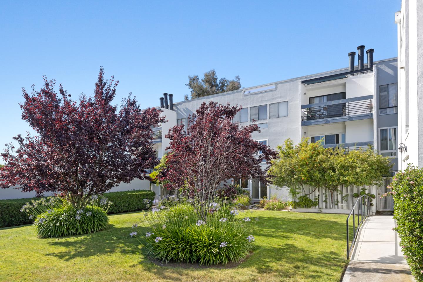 1083 Shell Boulevard 4