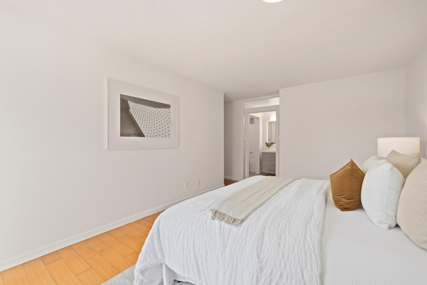 1083 Shell Boulevard 4