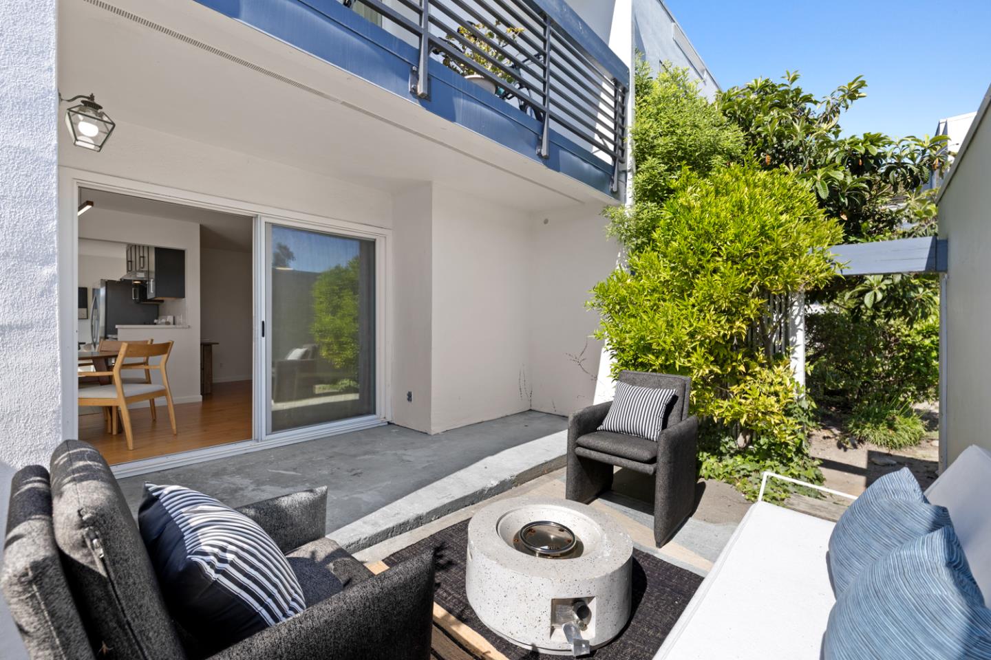 1083 Shell Boulevard 4