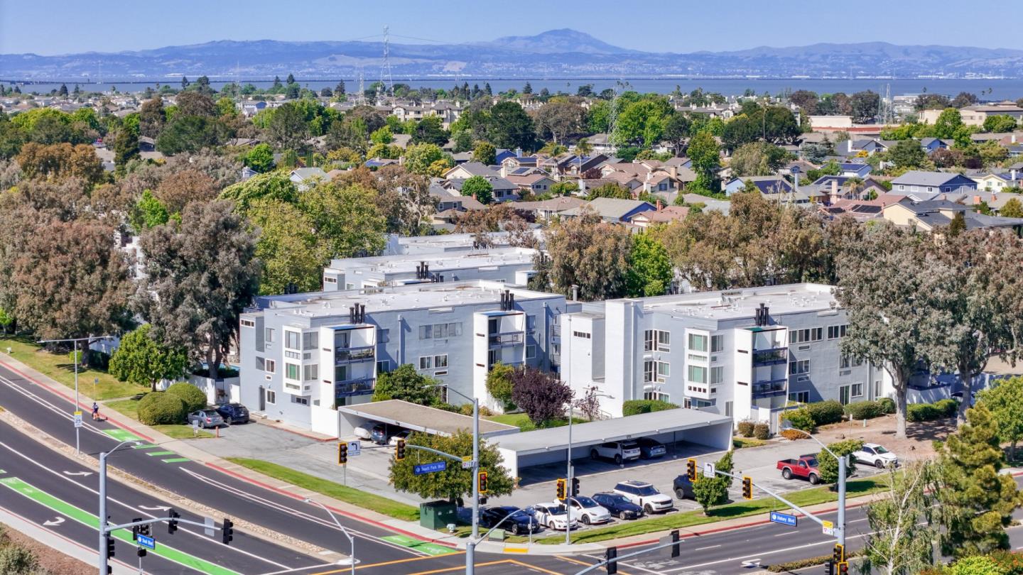 1083 Shell Boulevard 4