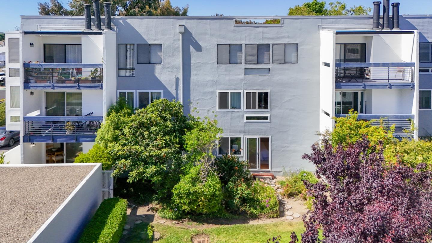 1083 Shell Boulevard 4