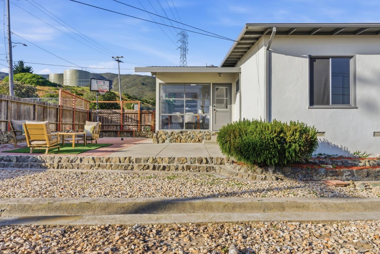 1709 Hillside Boulevard