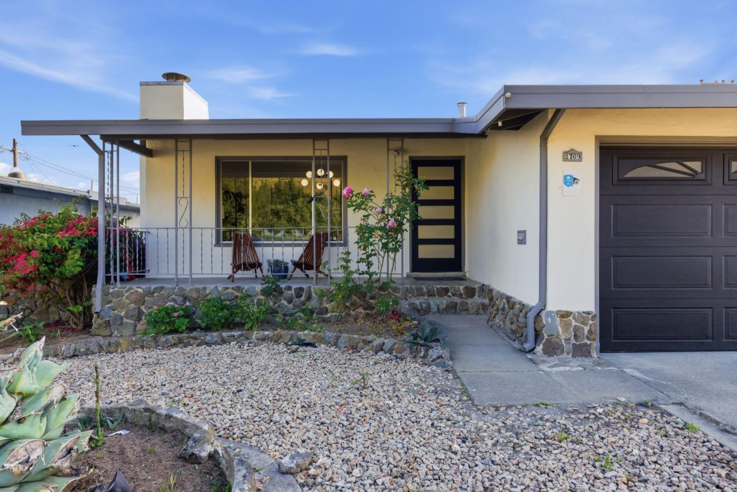 1709 Hillside Boulevard