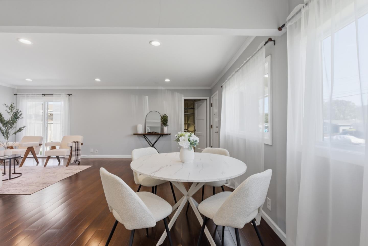 864 Alta Loma Drive
