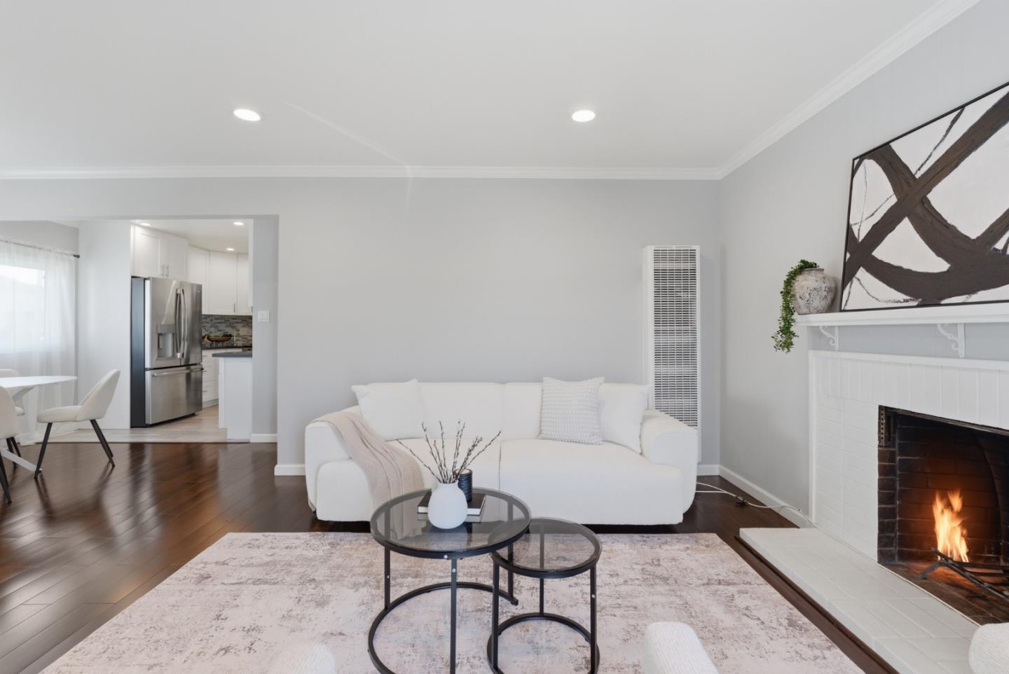 864 Alta Loma Drive