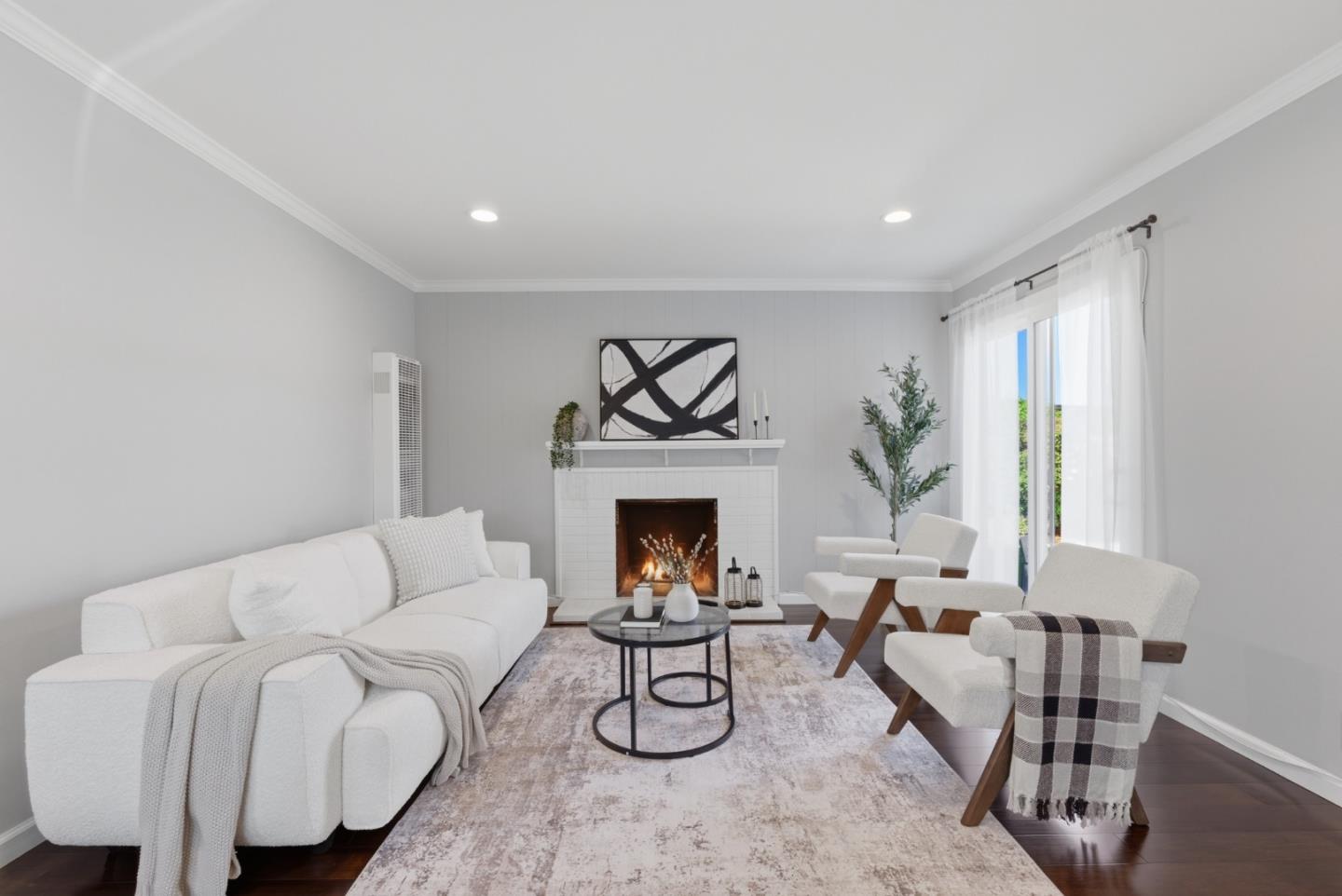 864 Alta Loma Drive