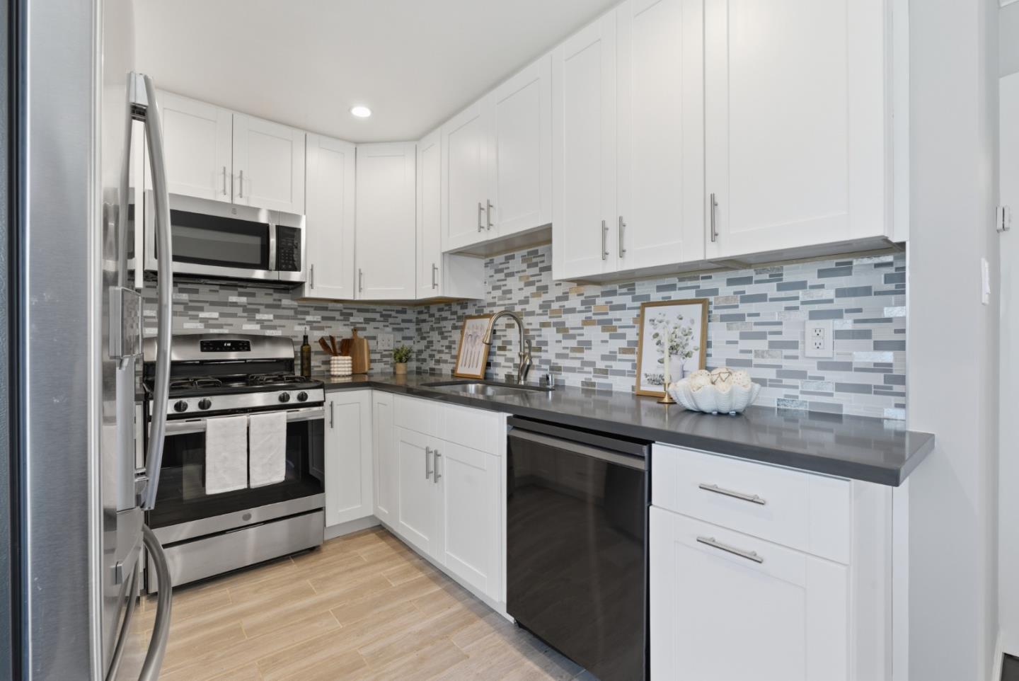 864 Alta Loma Drive