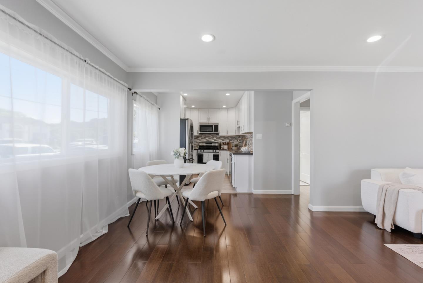 864 Alta Loma Drive