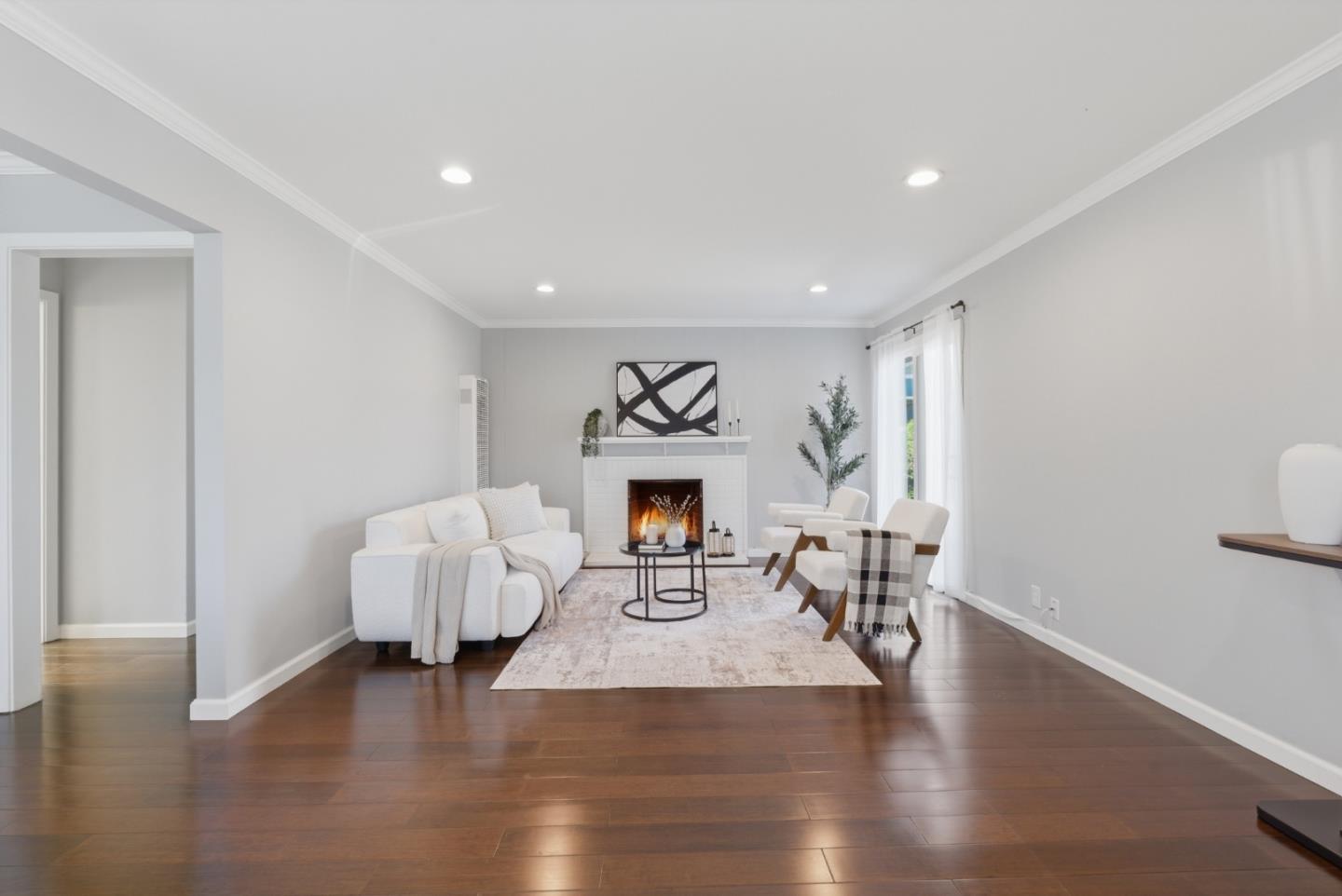864 Alta Loma Drive
