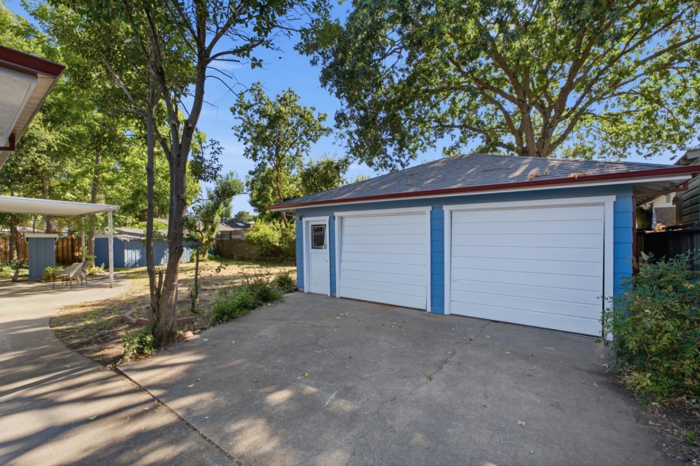 2111 Orchard Street