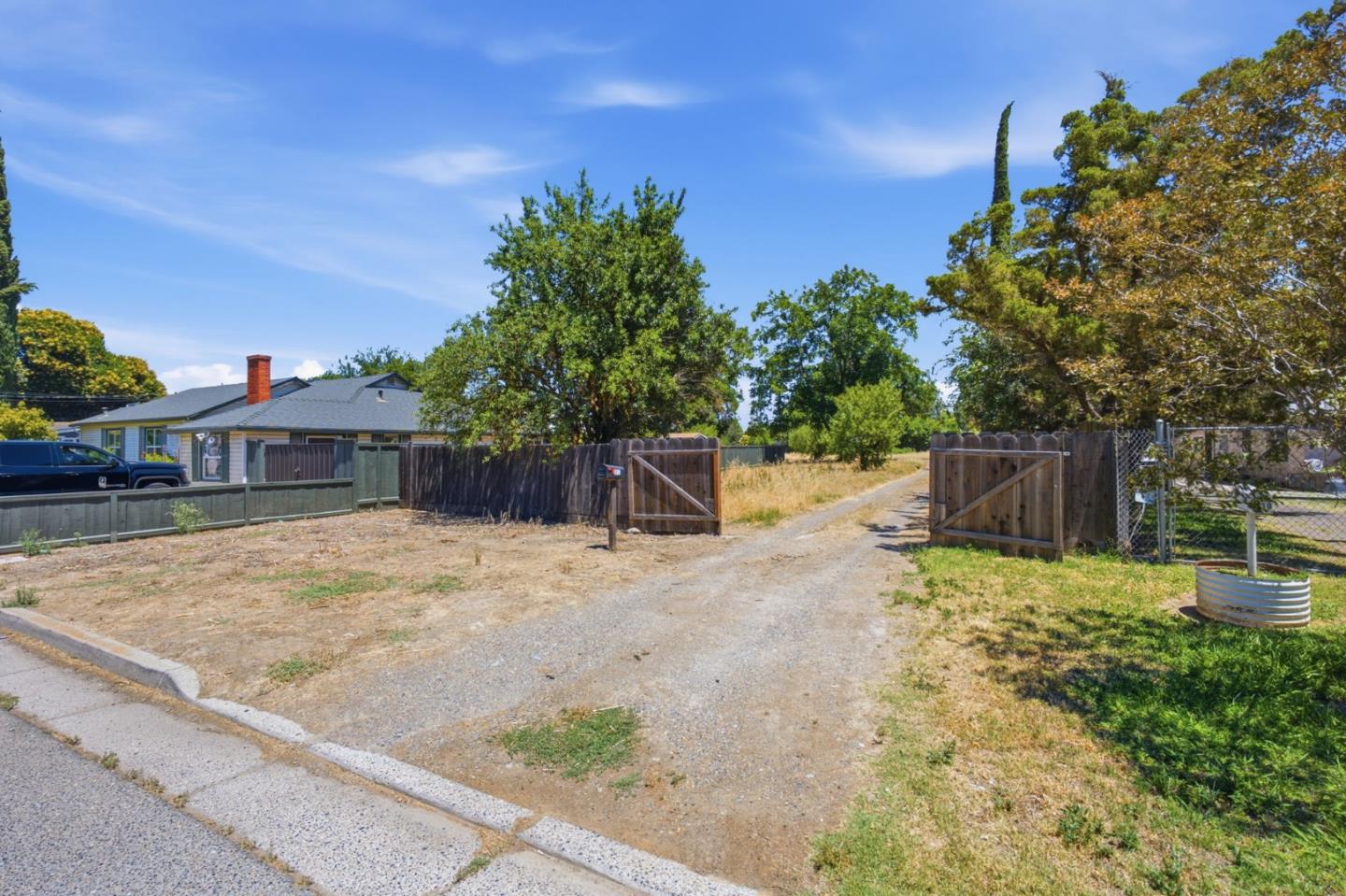2906 Oleander Avenue