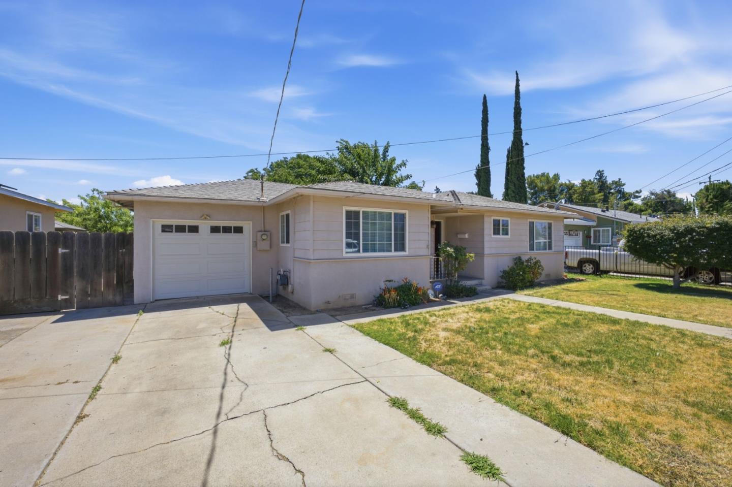 2908 Oleander Avenue