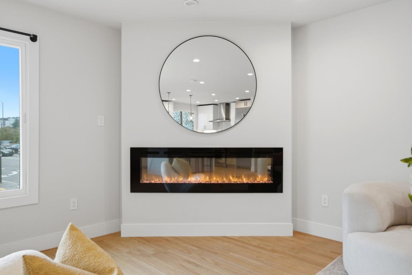 998 Burnett AVE
