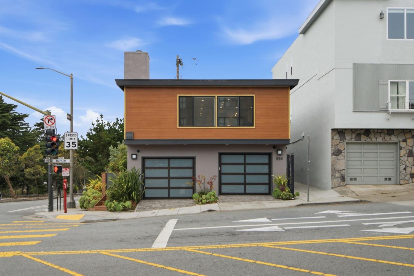 998 Burnett AVE