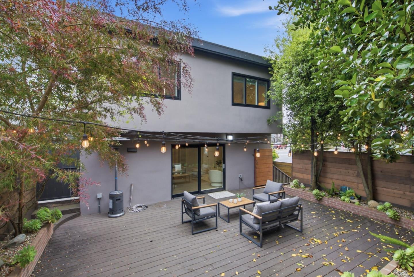 998 Burnett AVE