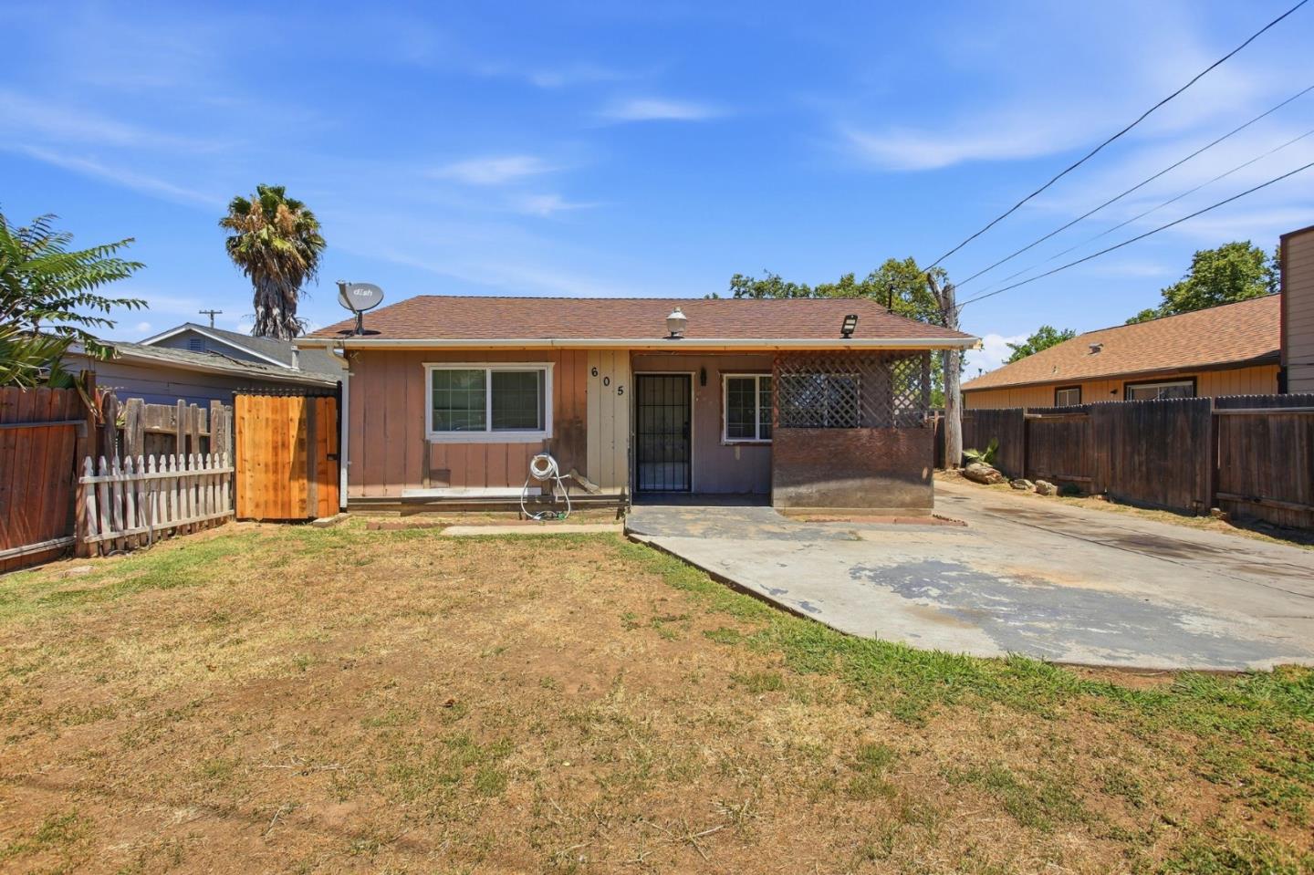 605 Grand AVE