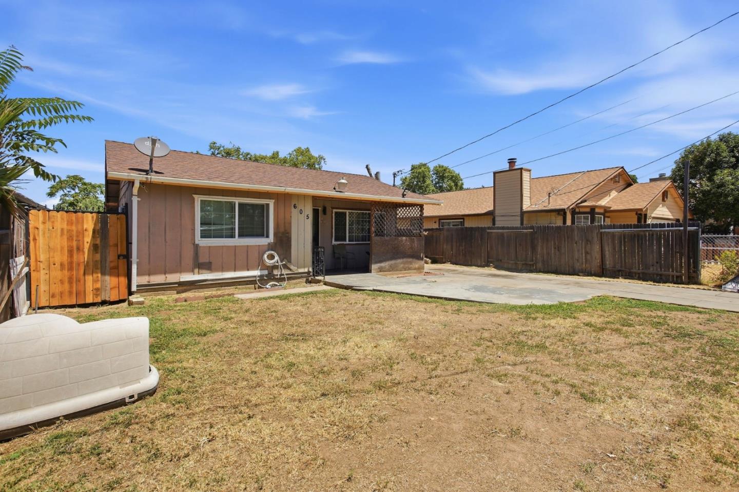 605 Grand AVE