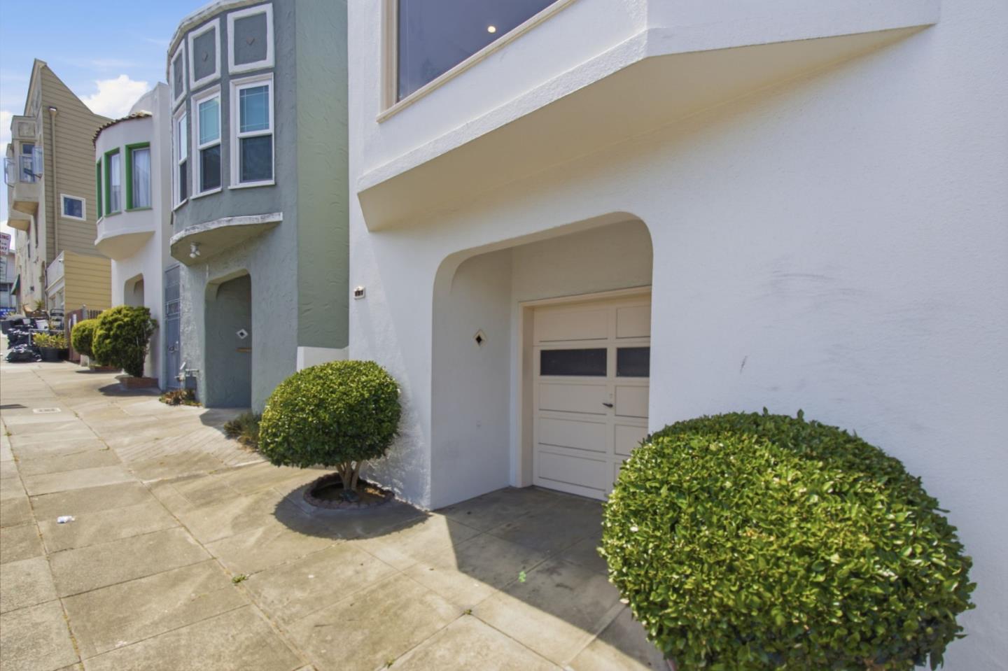 35 Castle Manor AVE