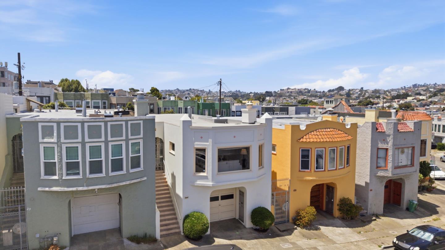 35 Castle Manor AVE