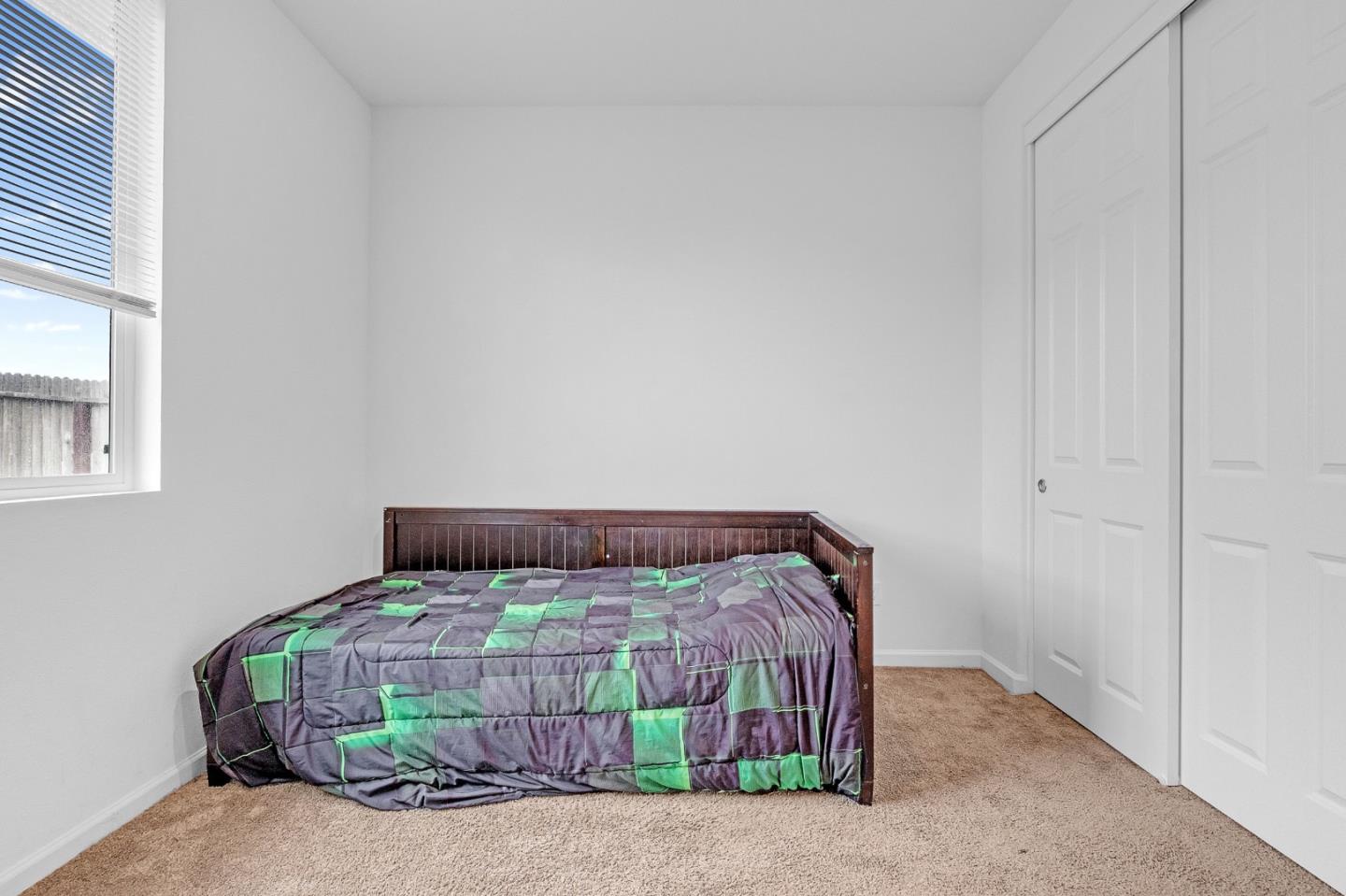 4076 Eugene DR