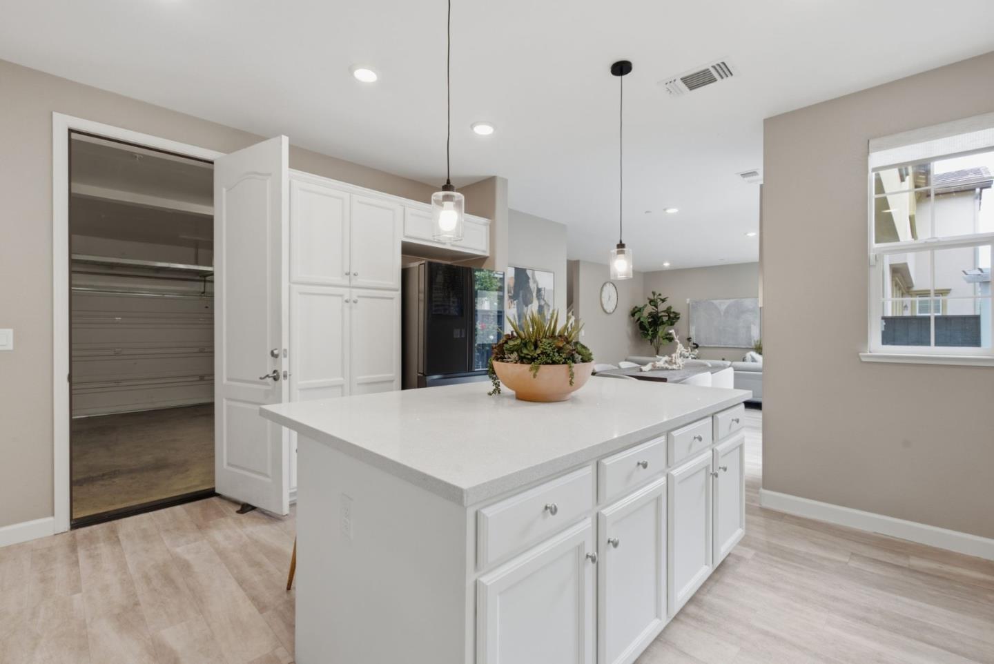 1429 Poppy LN