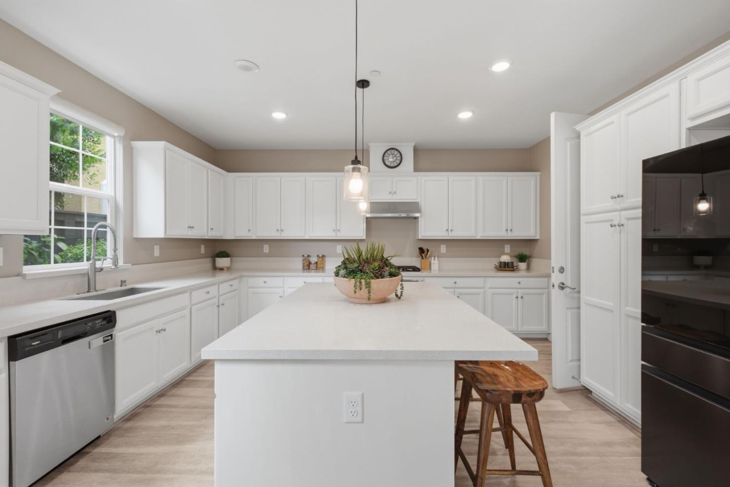 1429 Poppy LN