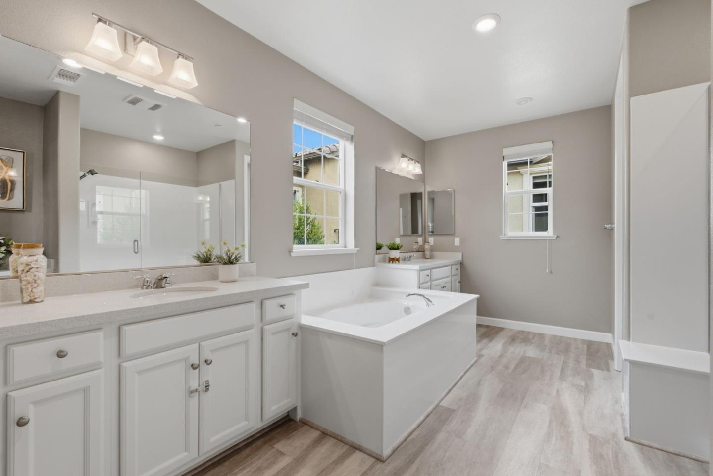 1429 Poppy LN