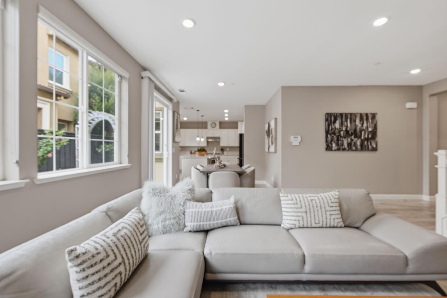 1429 Poppy LN