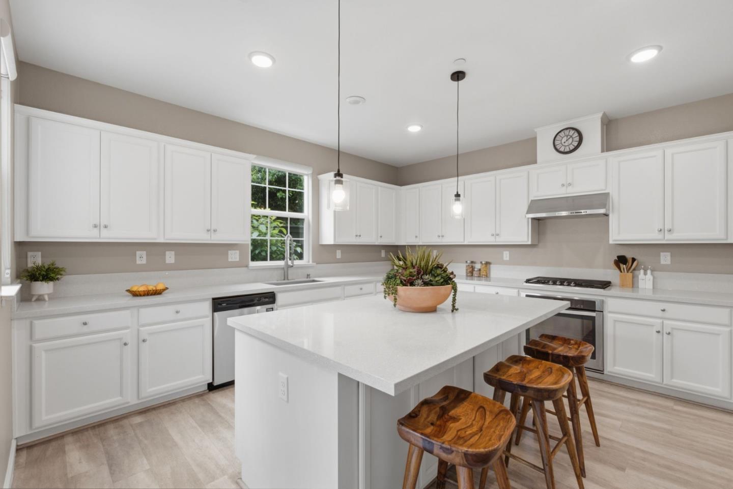 1429 Poppy LN
