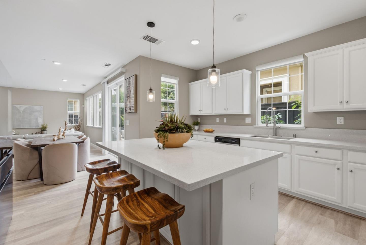 1429 Poppy LN