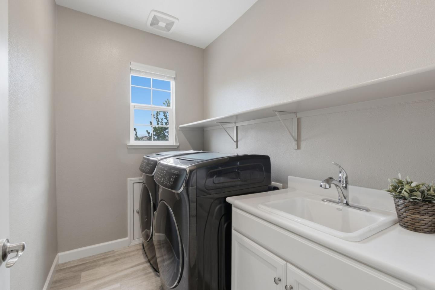 1429 Poppy LN