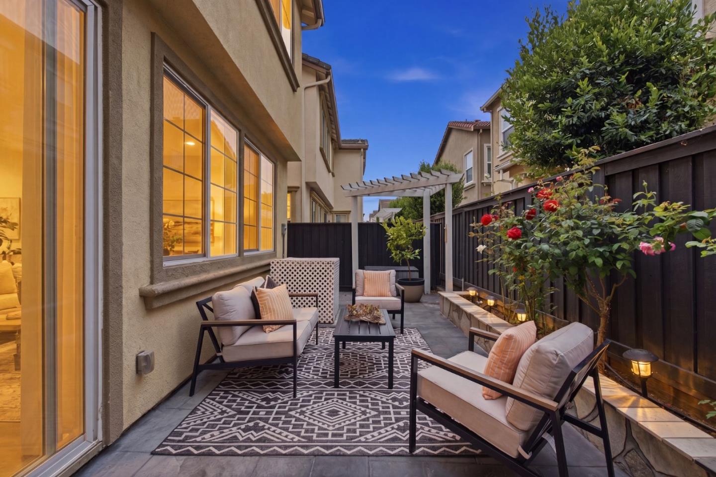 1429 Poppy LN