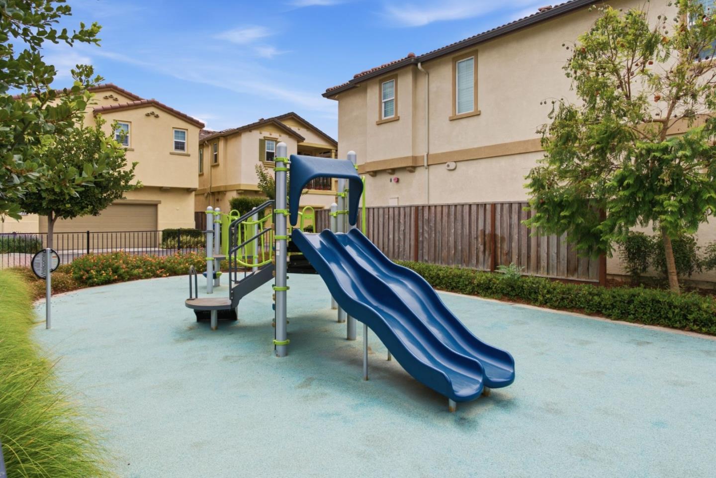 1429 Poppy LN