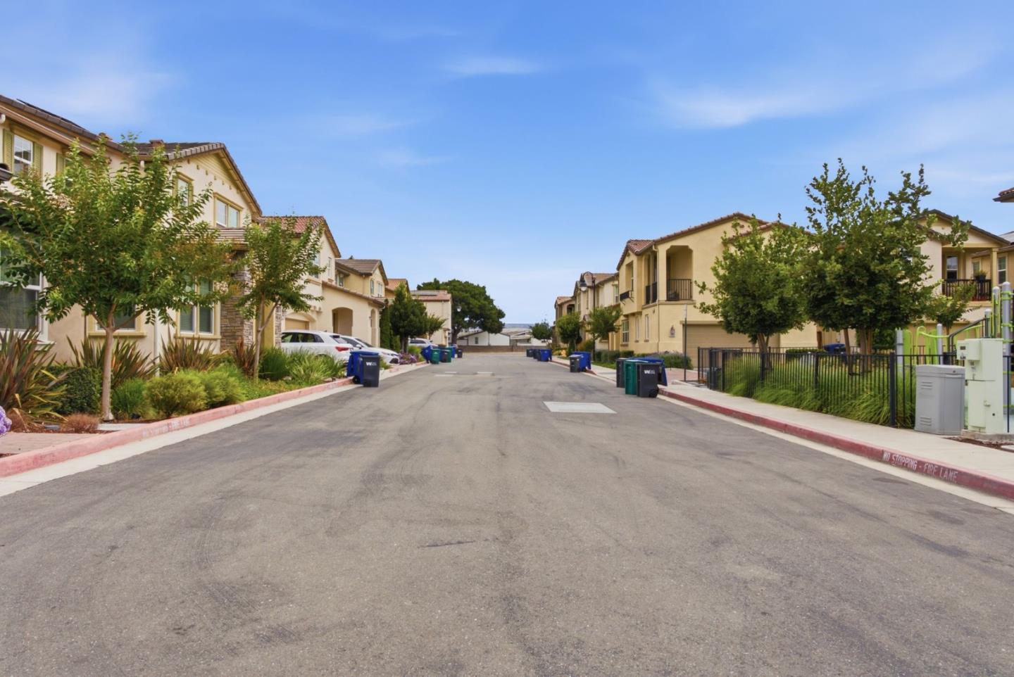 1429 Poppy LN