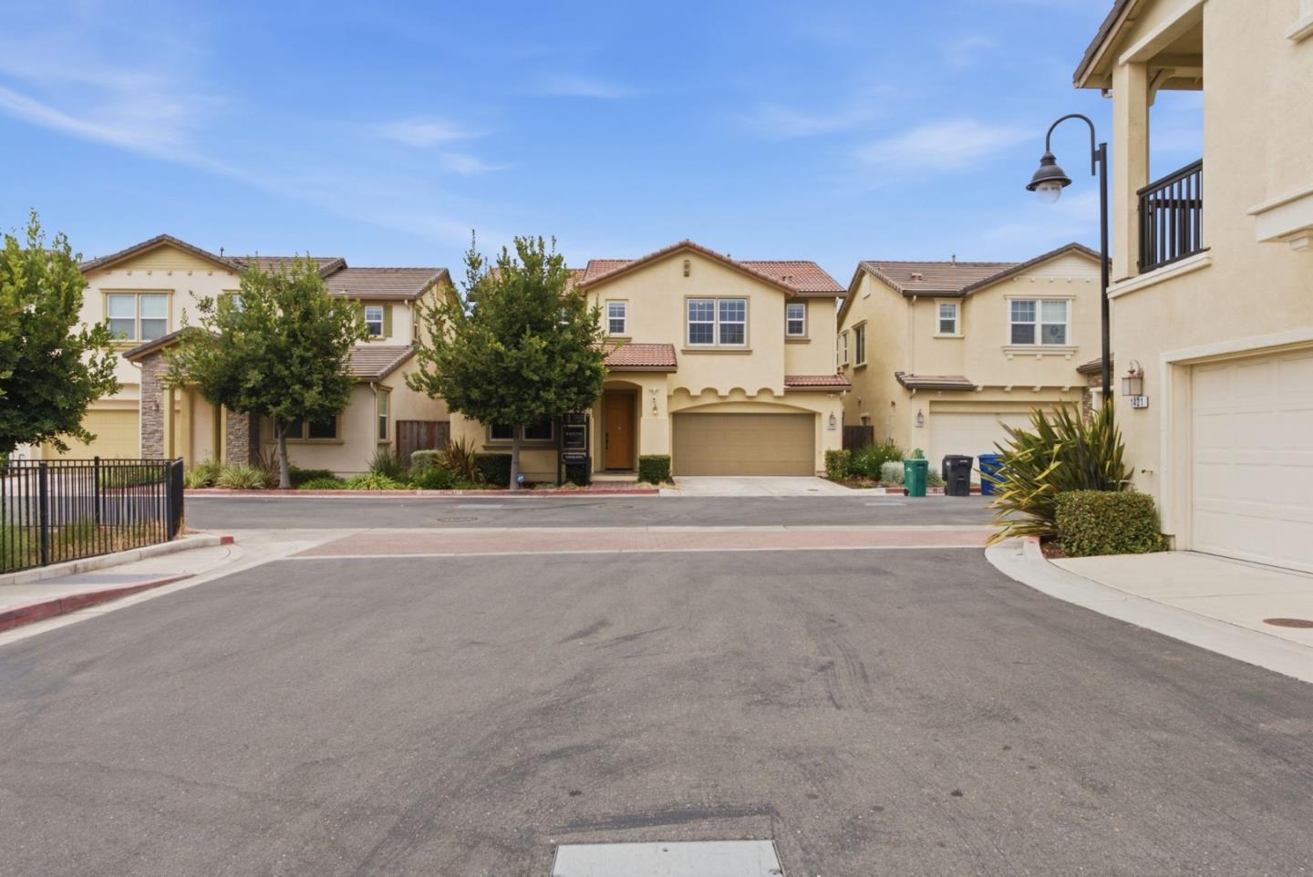 1429 Poppy LN