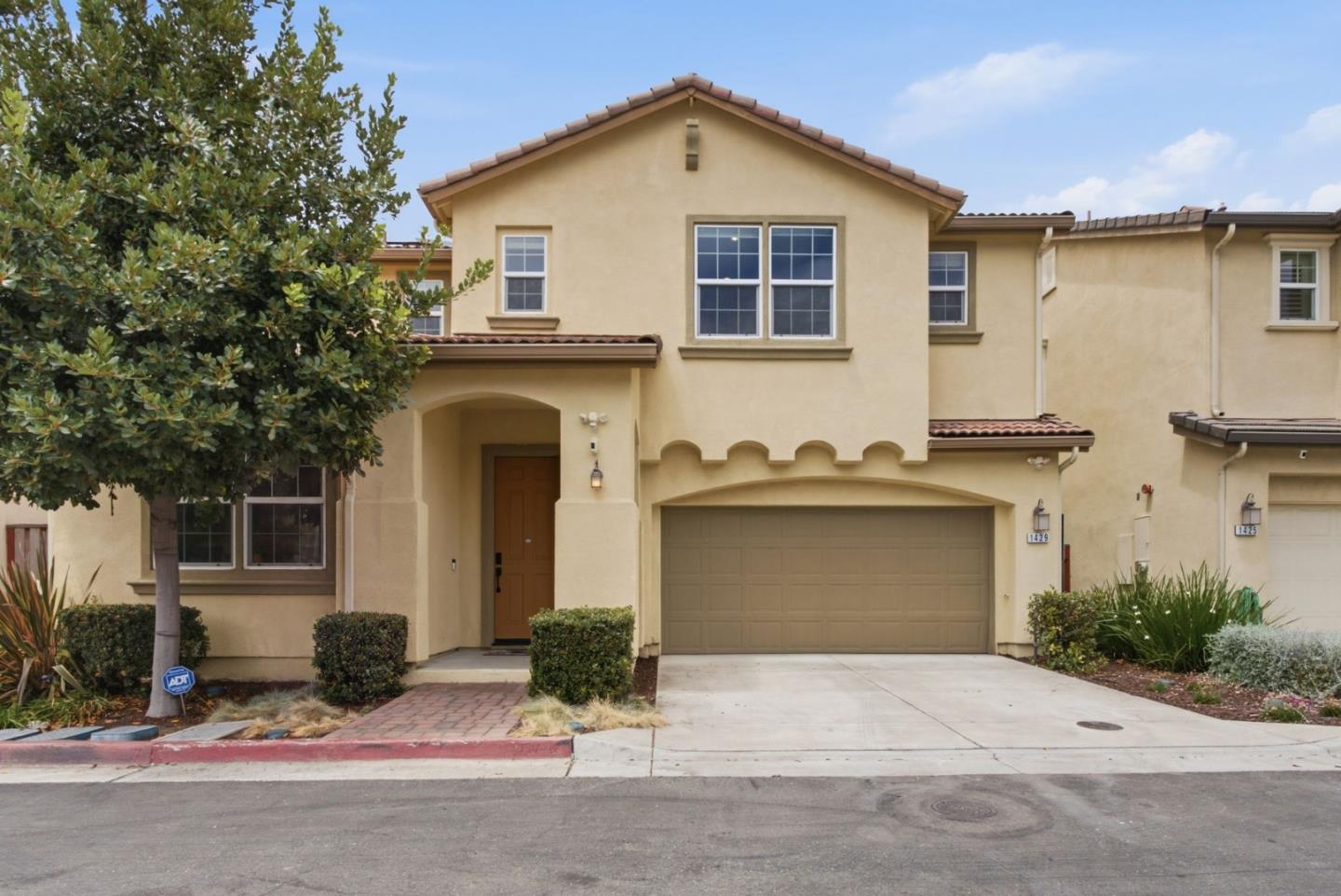 1429 Poppy LN